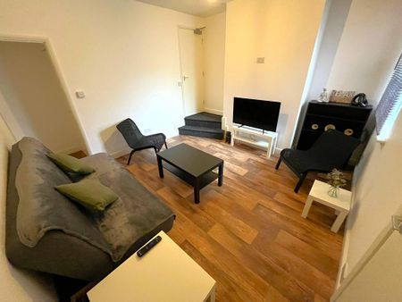 1 bedroom in a house share to rent - Photo 3