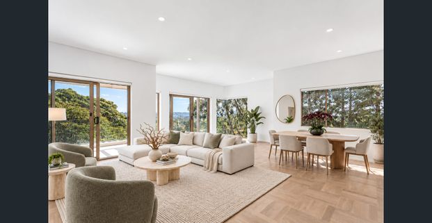 LUXURY BONDI BEACH PENTHOUSE WITH SWEEPING DISTRICT & HARBOUR VIEWS! - Photo 1