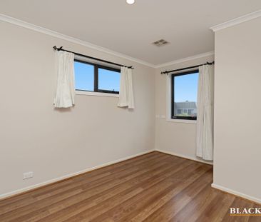 16 Finemore Street, Coombs ACT 2611 - Townhouse For Rent | Domain - Photo 4