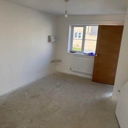 2 bedroom semi-detached house to rent - Photo 4