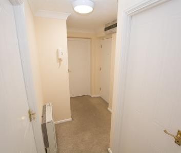 Baxter Close, Slough Berkshire, SL1 - Photo 6