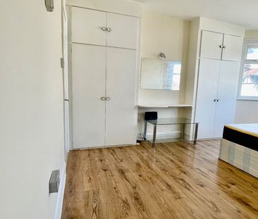 Studio Flat, Strathmore Gardens, N3 - Photo 3