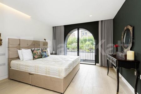 Stunning 3 bed 2 bath house split over 3 floors with a patio area. - Photo 5