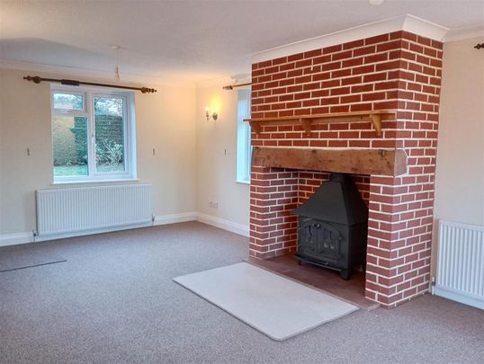 4 bedroom detached house to rent - Photo 1