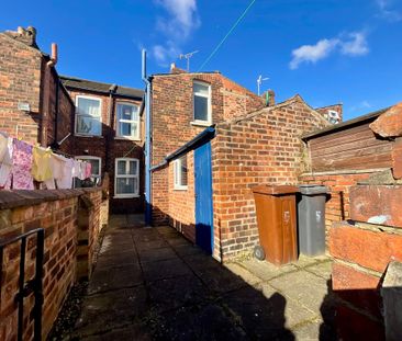 2 bedroom Mid Terraced House to let - Photo 3