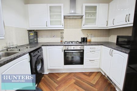 2 bedroom Flat To Let - Photo 3