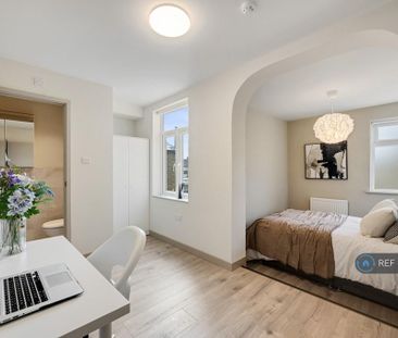 1 bedroom in a house share to rent - Photo 4