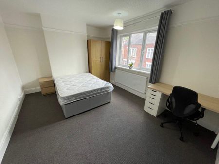 4 bedroom terraced house to rent - Photo 5