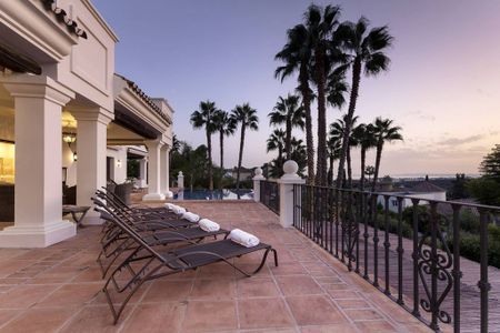 Luxury Villa for rent in Estepona, Andalusia - Photo 3