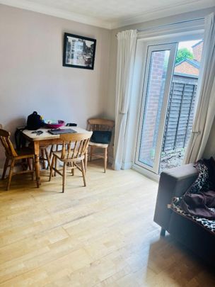 2 bedroom House To Let Total Size: 668 SQ FT - Photo 1