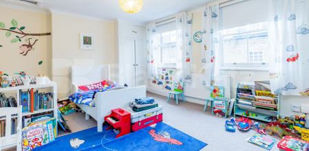 3 Bedroom, 1 bath, 1 reception Flat - Photo 3