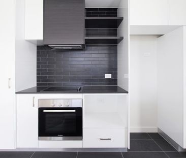 TOP FLOOR APARTMENT OVERLOOKING PERTH CITY! - Photo 5