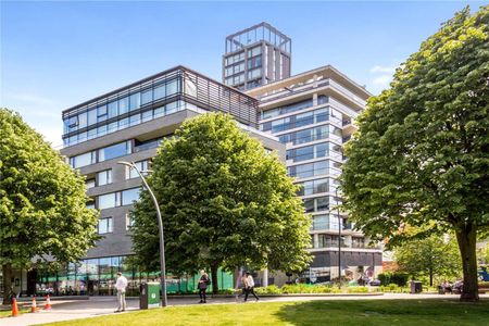 A stunning four bedroom apartment situated on the fourth floor of the prestigious One Tower Bridge development. - Photo 3