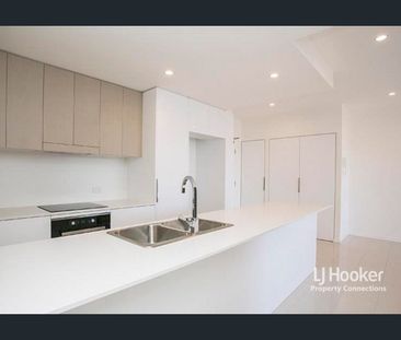Modern Living in the Heart of Chermside - Photo 4