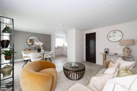 A Ground floor, 2 bedroom apartment in a gated community with parking. - Photo 3