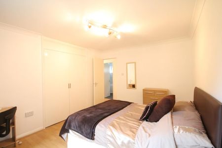 3 bedroom apartment to rent - Photo 3