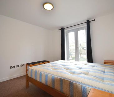 2 bedroom flat - Photo 3