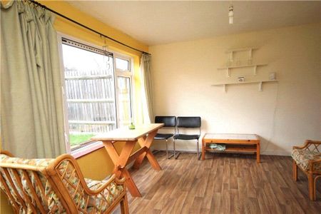 4 bedroom semi-detached house to rent - Photo 3