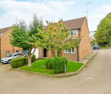 4 bedroom link detached house to rent - Photo 1