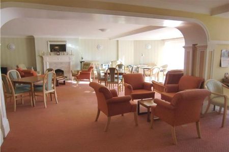 1 bedroom retirement property to rent - Photo 3