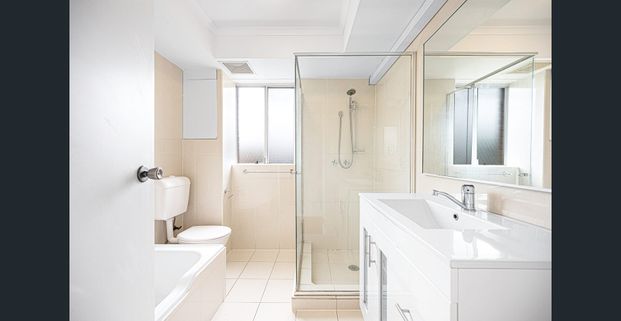 Spacious apartment just minutes walk to the centre of Chatswood - Photo 1