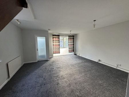 3 bedroom detached house to rent - Photo 3