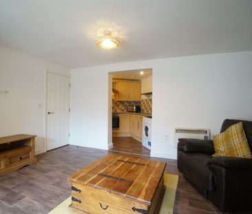 Flat 8, 15 High Street - Photo 3