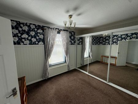 2 bedroom ground floor flat to rent - Photo 3