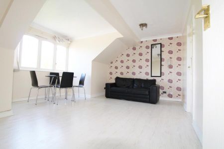 1 bedroom flat to rent - Photo 2