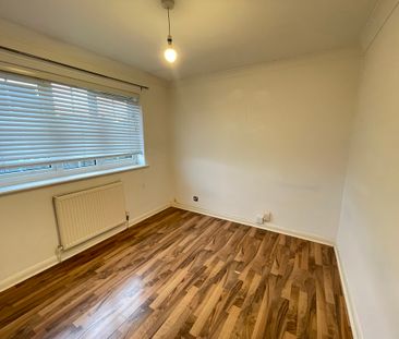 3 bedroom Detached House to let - Photo 3