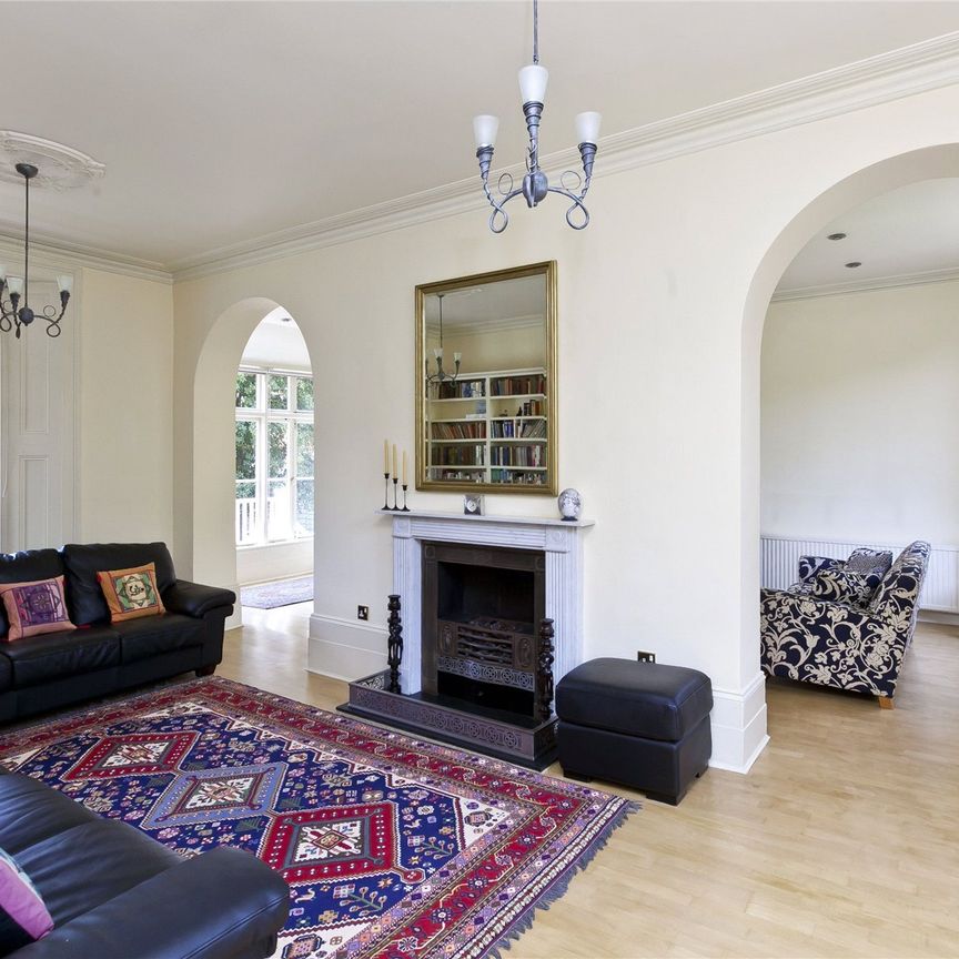 Hampton Court Road, East Molesey, KT8 - Photo 1