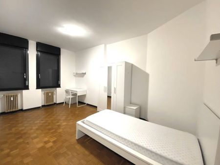 Via Ugo Foscolo, Padova, Veneto 35131 - Photo 2