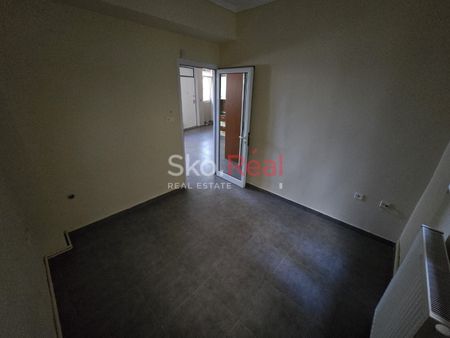 ΕΝΟΙΚΙΑΖΕΤΑΙ ανακαινισμένο διαμέρισμα φωτεινό, προσόψεως 65 τ.μ. στον ισογείο χώρο της οικοδομής. - Photo 3