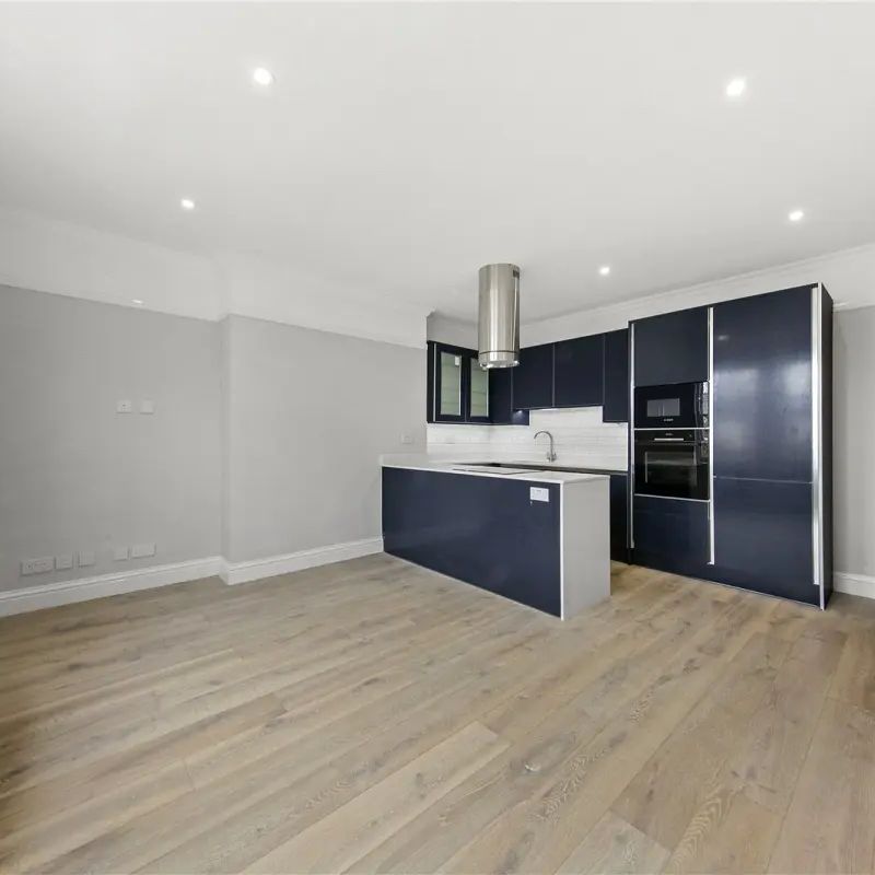 3 bedroom flat in Archway - Photo 1