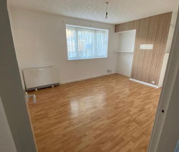 3 bedroom apartment to rent - Photo 4