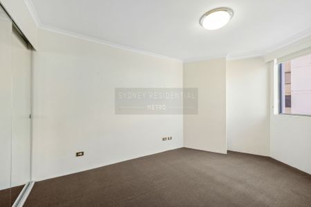 Huge One-Bedroom Apartment - Regis Towers - Photo 3