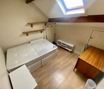 3 bedroom flat to rent - Photo 4