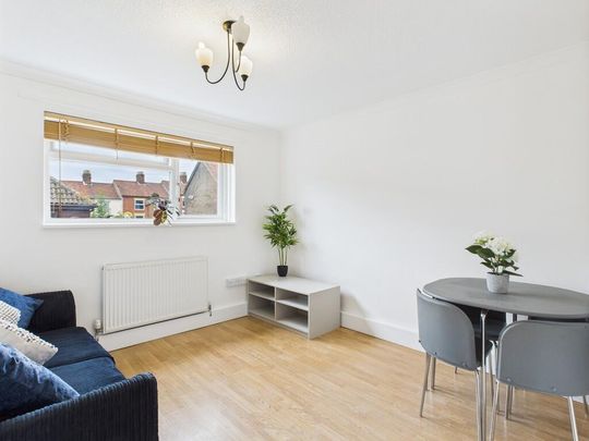 3 bedroom terraced house to rent - Photo 1