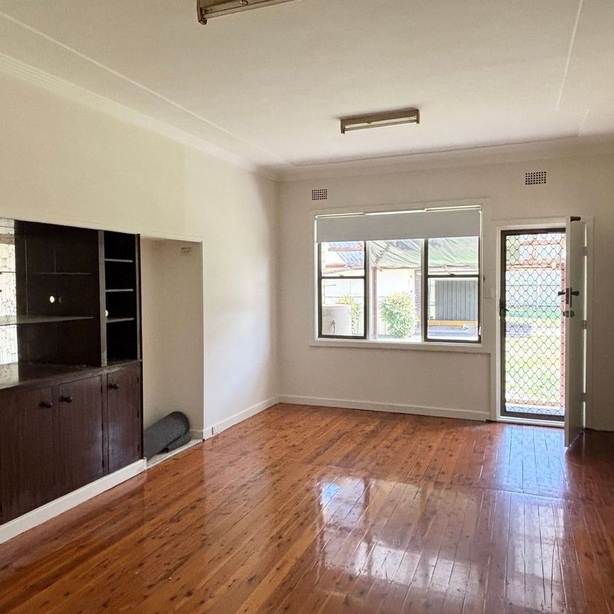 Old School Charm! - Photo 1