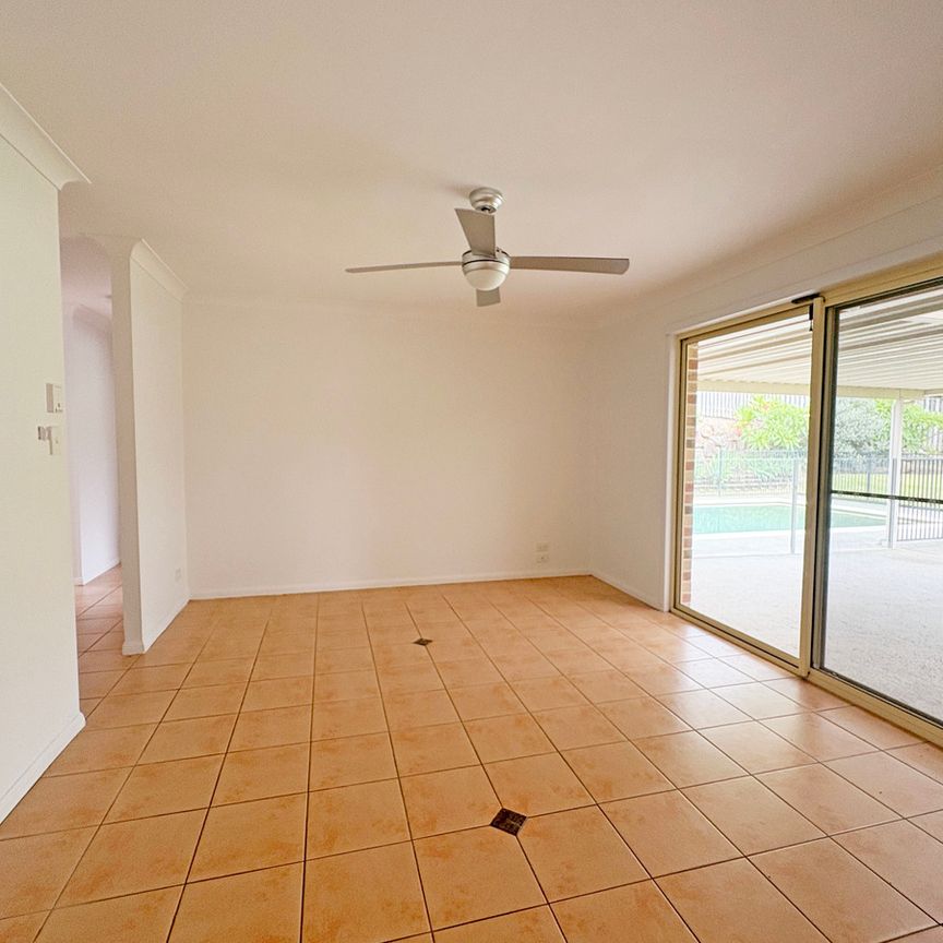 POOL + SOLAR!!!! Perfect for the Summer and your power bills!!! - Photo 1