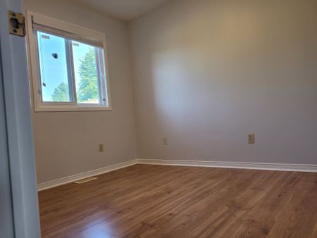 For Lease - 5232 Alicante Street, Mississauga, Ontario - Photo 2