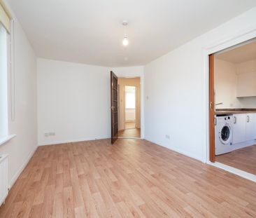 Bright two bedroom, unfurnished, first floor apartment with one all... - Photo 3