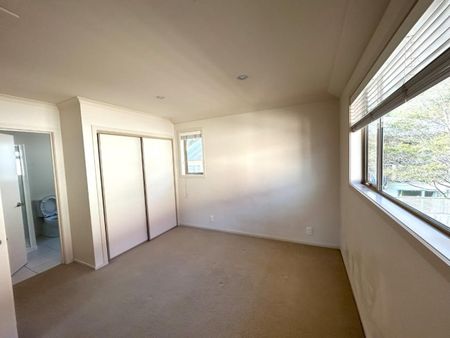 3 Bedroom Apartment - Photo 4