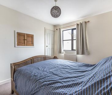 2 bedroom end of terrace house to rent - Photo 4