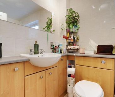 2 bedroom semi-detached house to rent - Photo 6