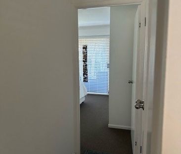 2 Bed, 1 Bath , 2 Car - Photo 2