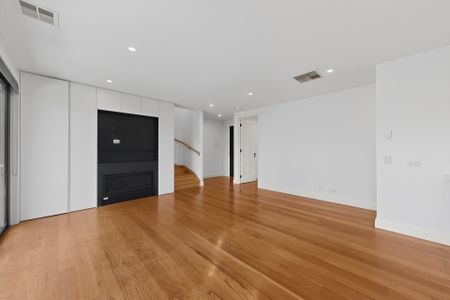 Contemporary Comfort in the Heart of Hughesdale - Photo 5