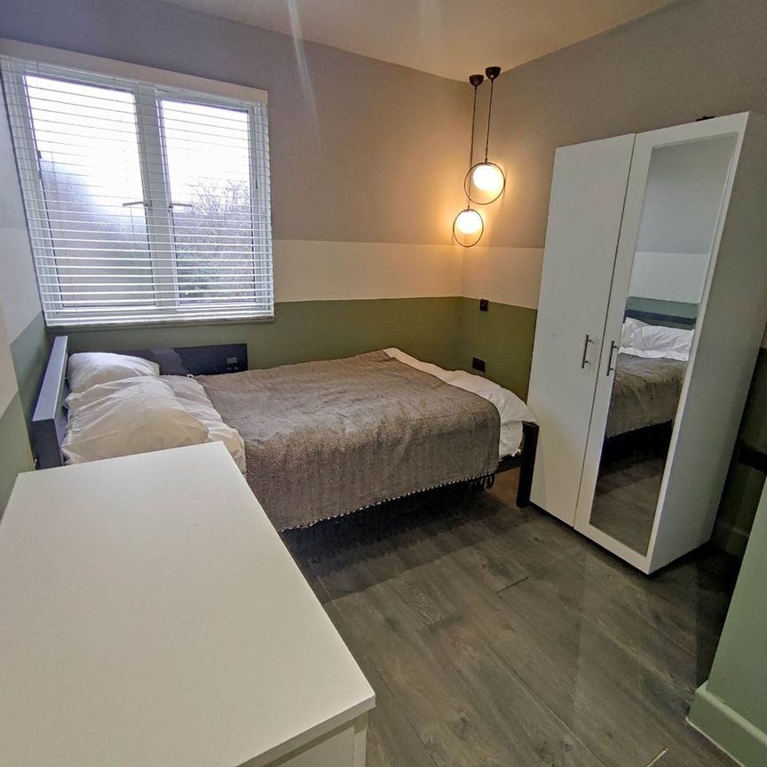 Studio Flat, Marcus Garvey Way, SE24 - Photo 1