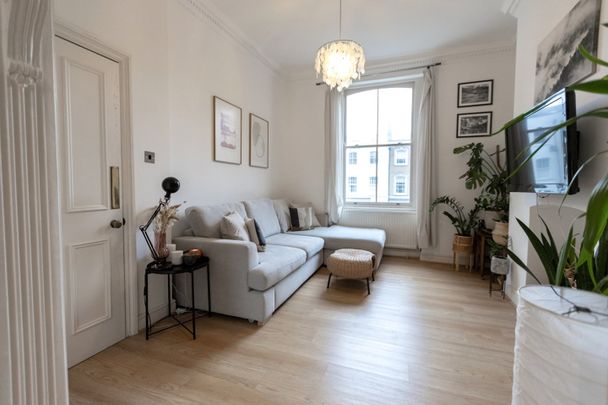 2 Bed Flat, Upper Richmond Road, SW15 - Photo 1