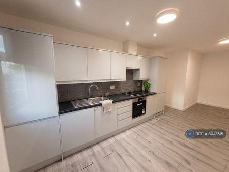 2 bedroom flat to rent - Photo 2